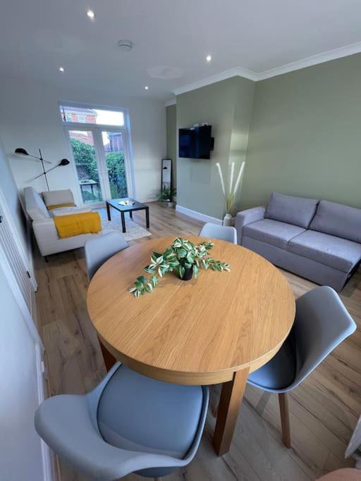 Whole House Modern Two Bedroom In Newcastle - Free Parking Exterior foto